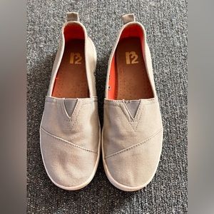 R2 Khaki Canvas Slip On Shoes Sz.10 EUC